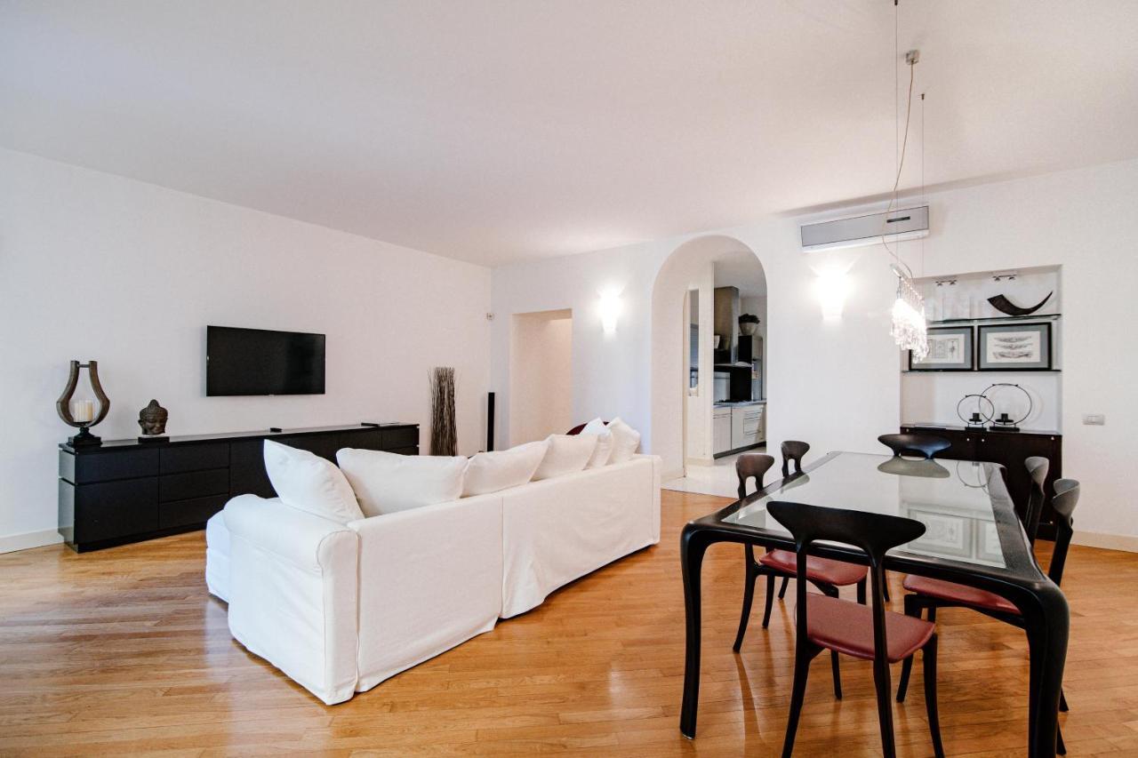 Ferienwohnung La Finestra Sul Duomo - The House Of Travelers Como Exterior foto